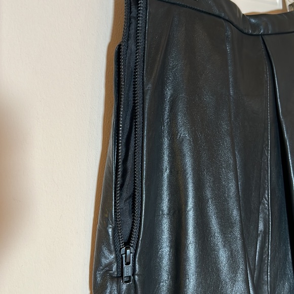 Black leather lined skirt. Size 4 - Picture 3 of 5